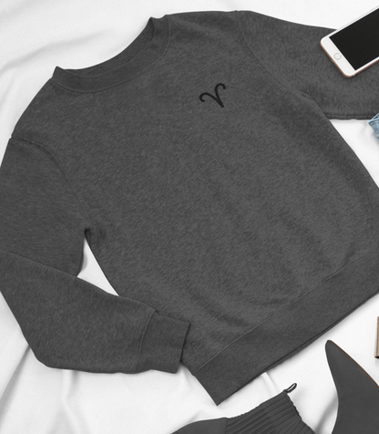 Sweatshirt Aries Minimalist Icon Crewneck Sweatshirt: Bold Simplicity for the Trailblazer