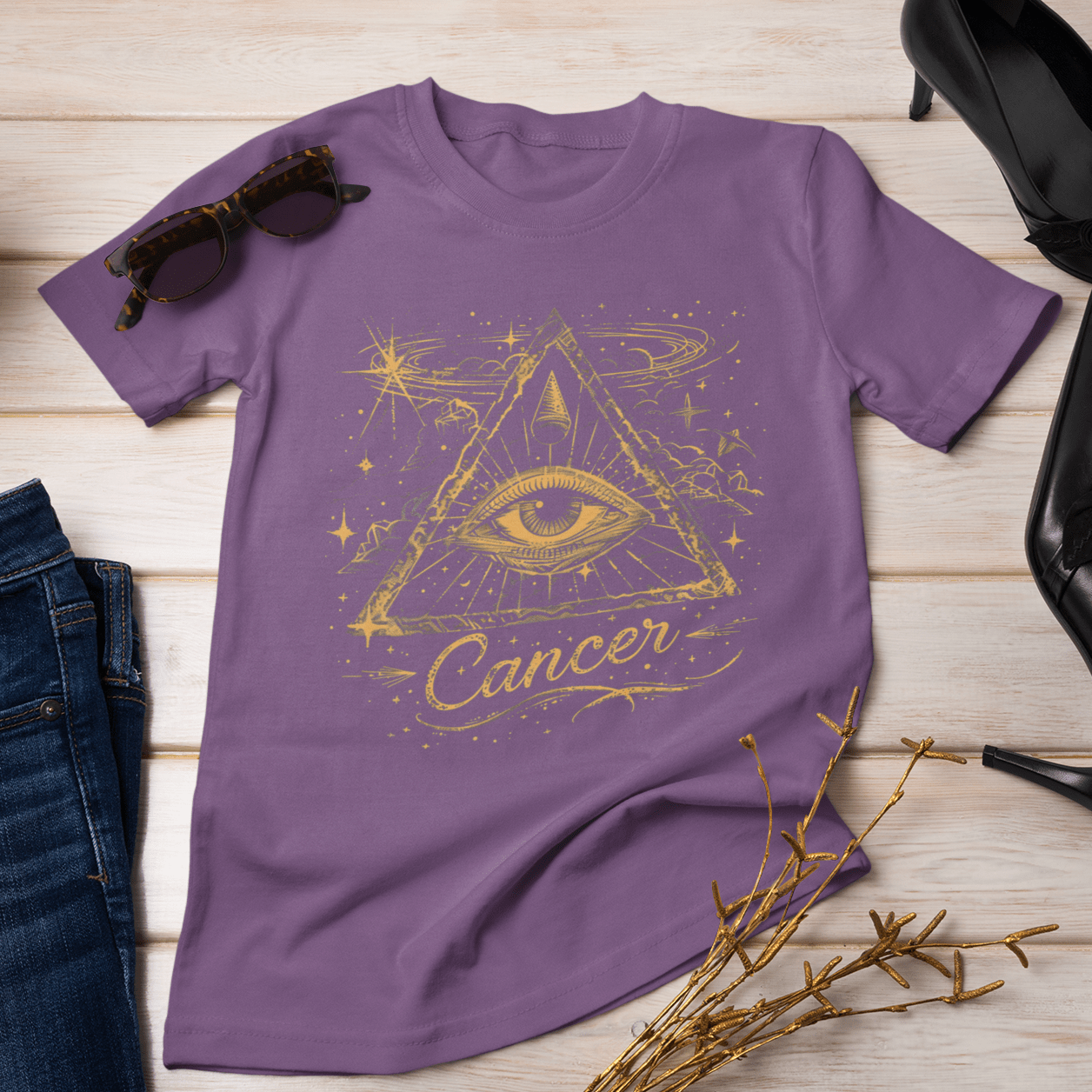 T-Shirt Cancer Intuitive Vision T-Shirt: Celestial Insight in Gold and Indigo