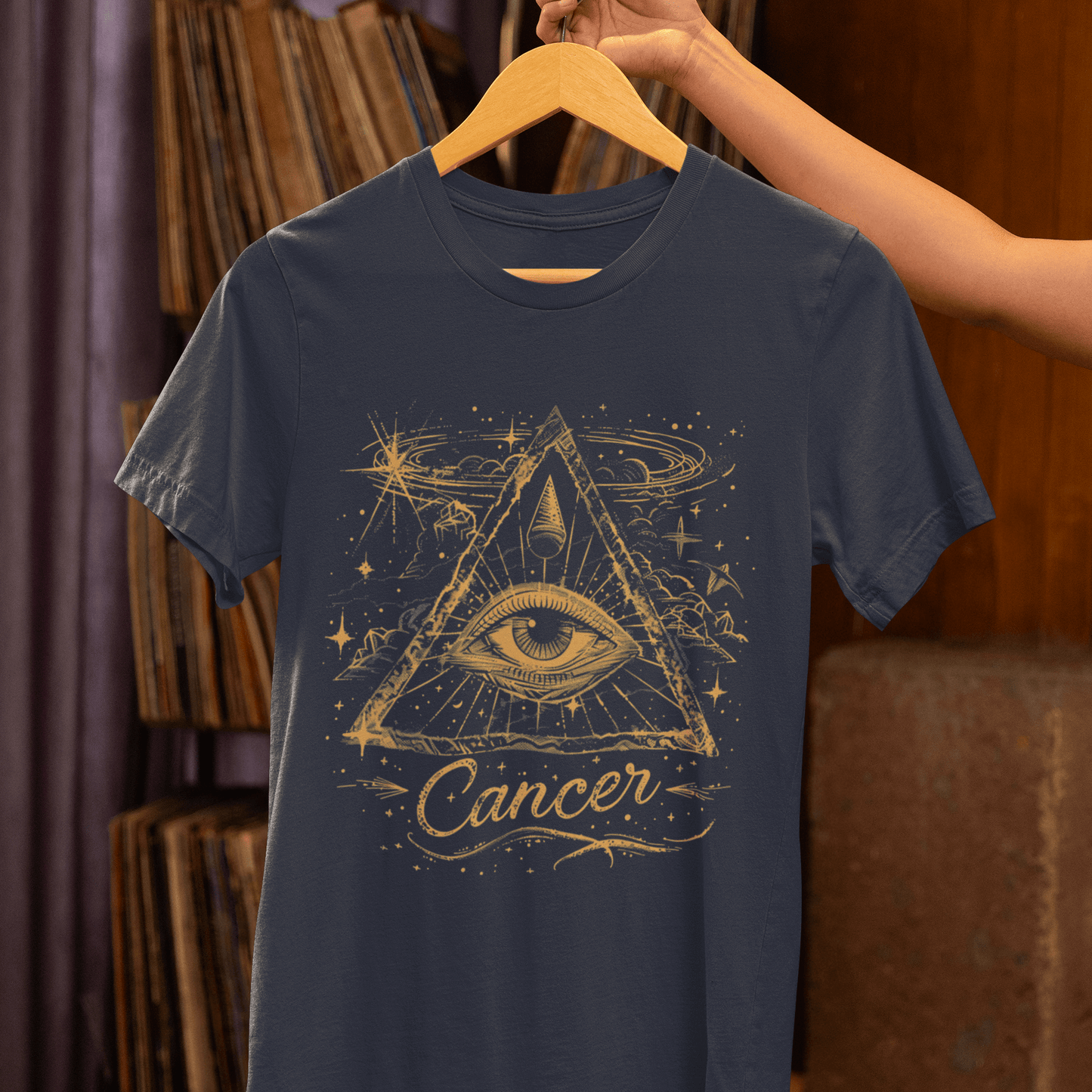 T-Shirt Cancer Intuitive Vision T-Shirt: Celestial Insight in Gold and Indigo