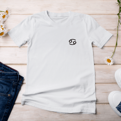 T-Shirt Cancer Zodiac Crest T-Shirt: Comfort and Intuition for the Moonchild