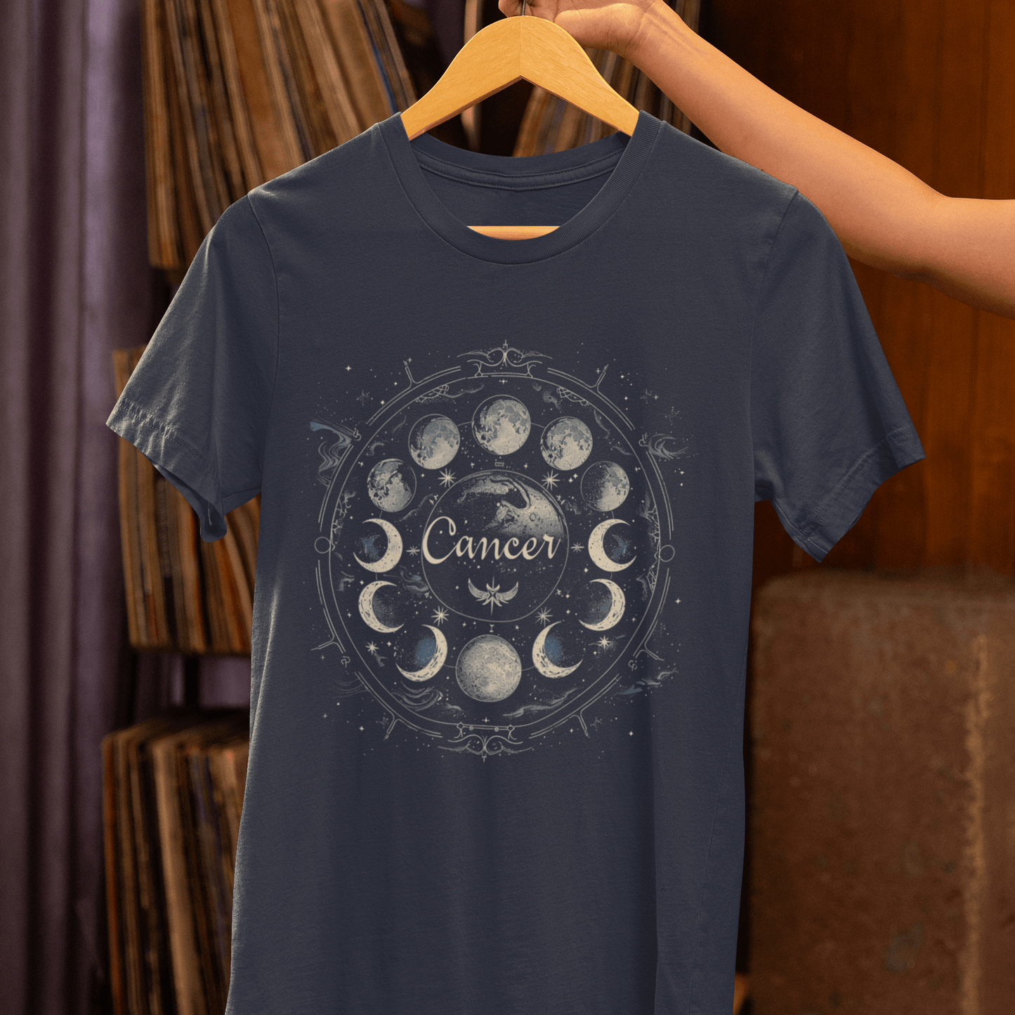 T-Shirt Cancer Zodiac Lunar Cycle T-Shirt: Embrace the Moon's Journey