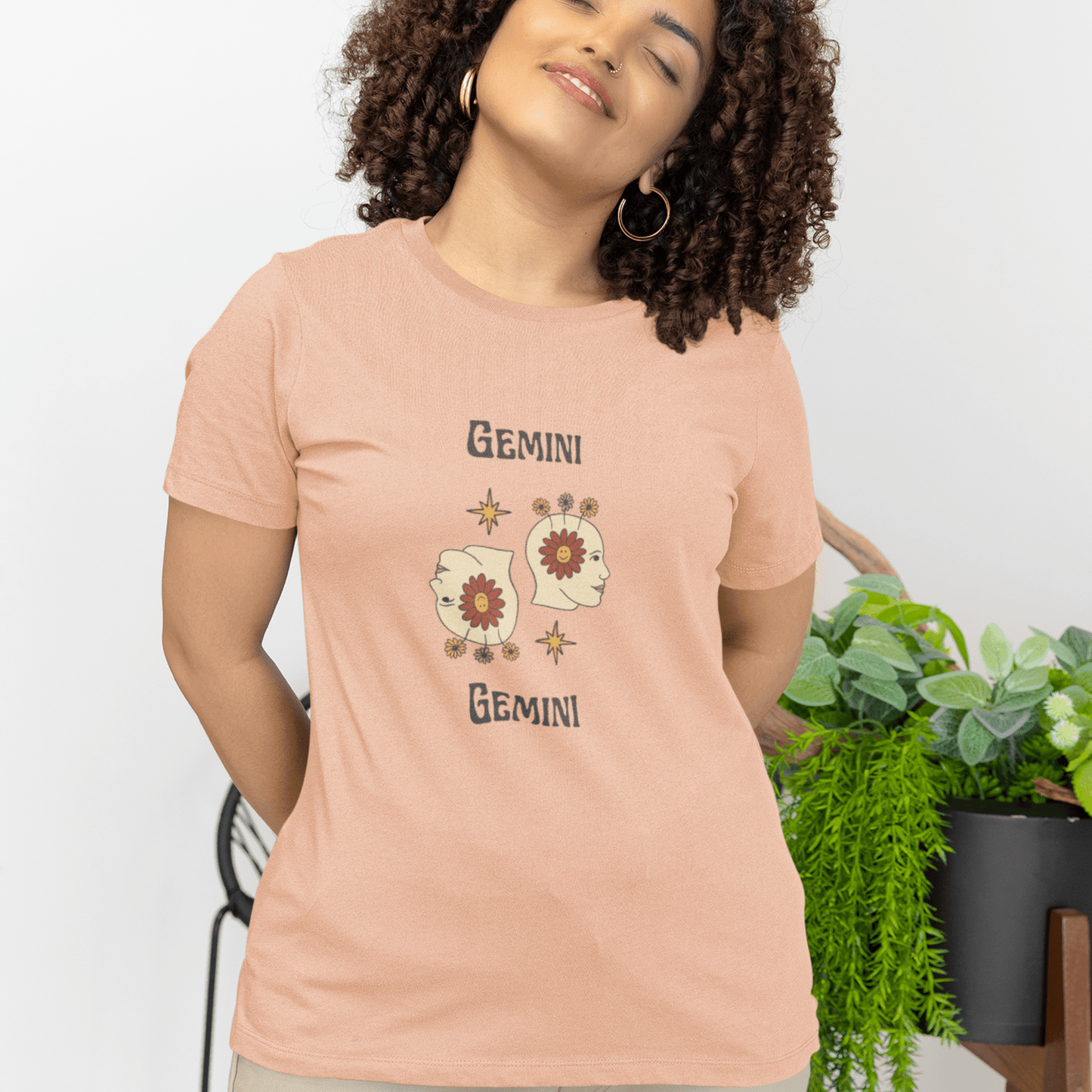 T-Shirt Gemini Flower Power T-Shirt - Retro Zodiac Apparel for Astrology Lovers