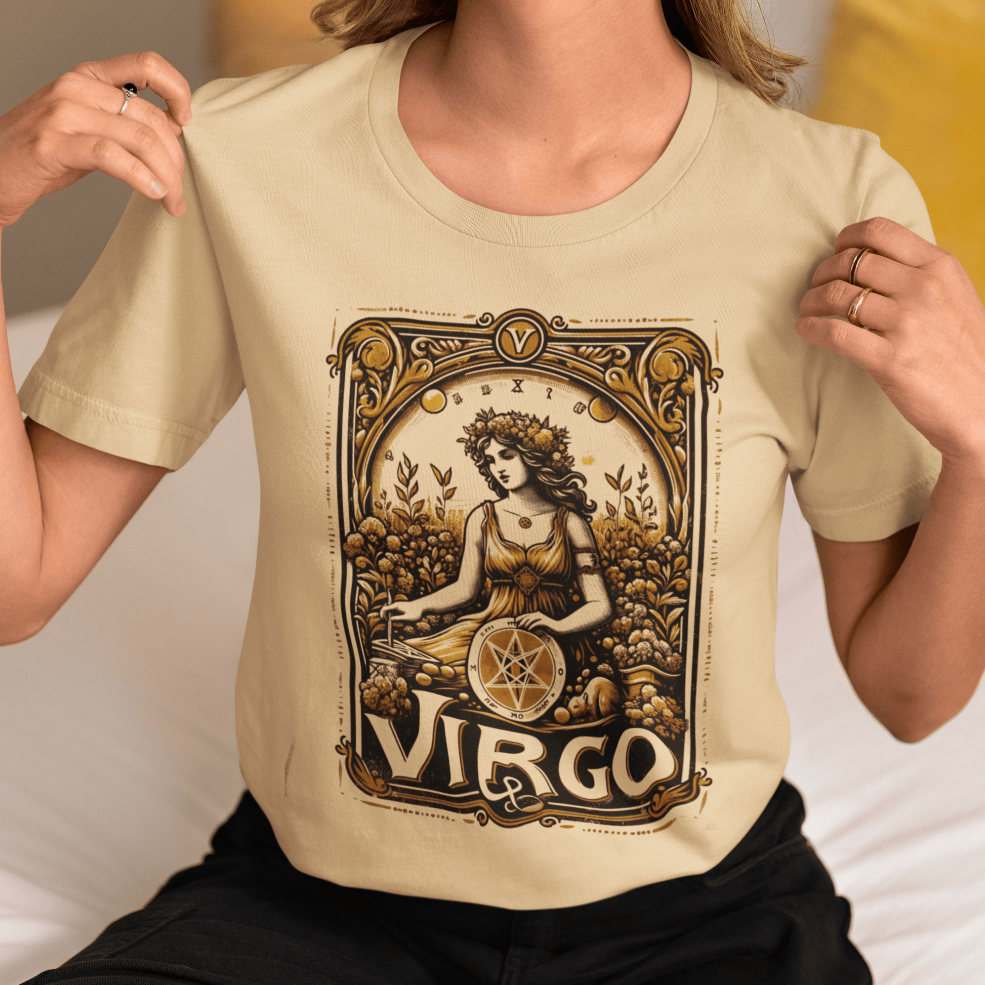 T-Shirt Maiden of Pentacles: Virgo Tarot Card T-Shirt