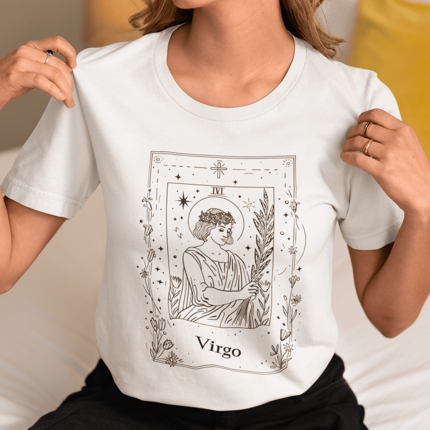 T-Shirt Maiden's Blossom: Virgo Tarot Card T-Shirt