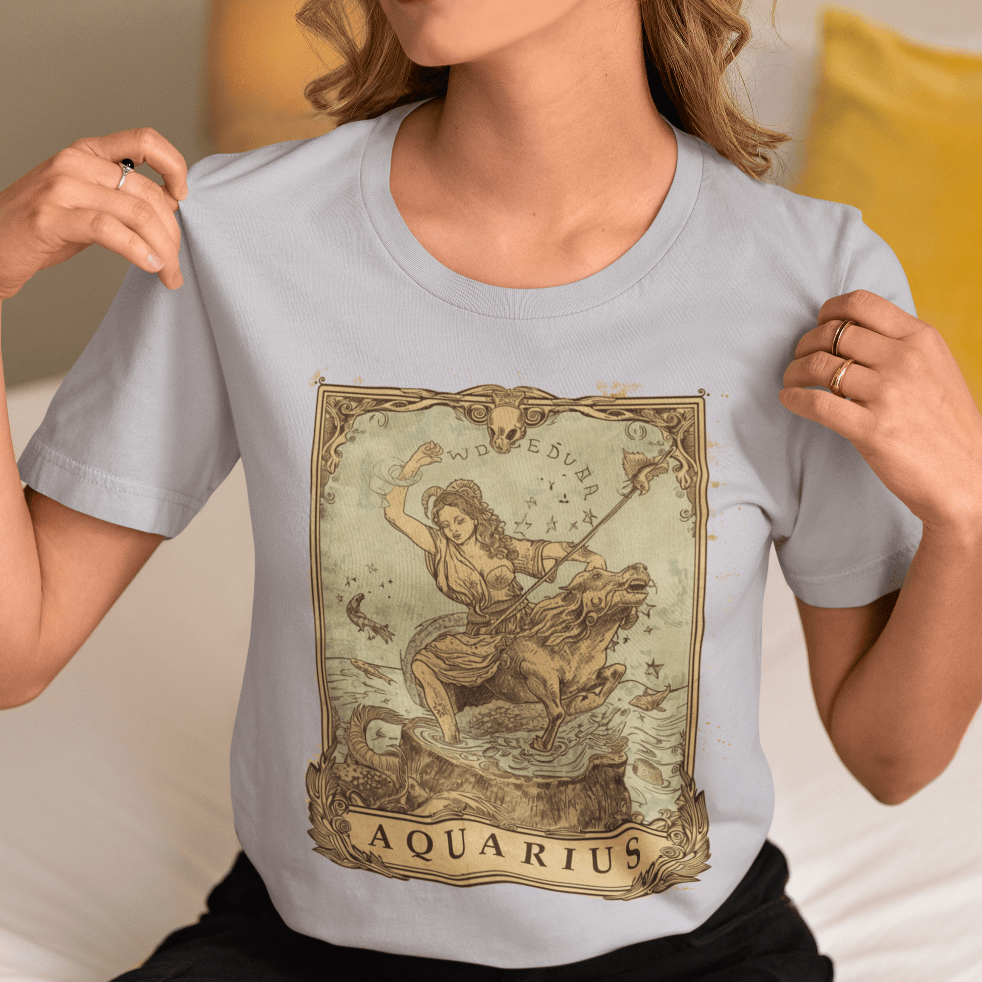 T-Shirt Navigating Mystical Seas: Aquarius Tarot Card T-Shirt