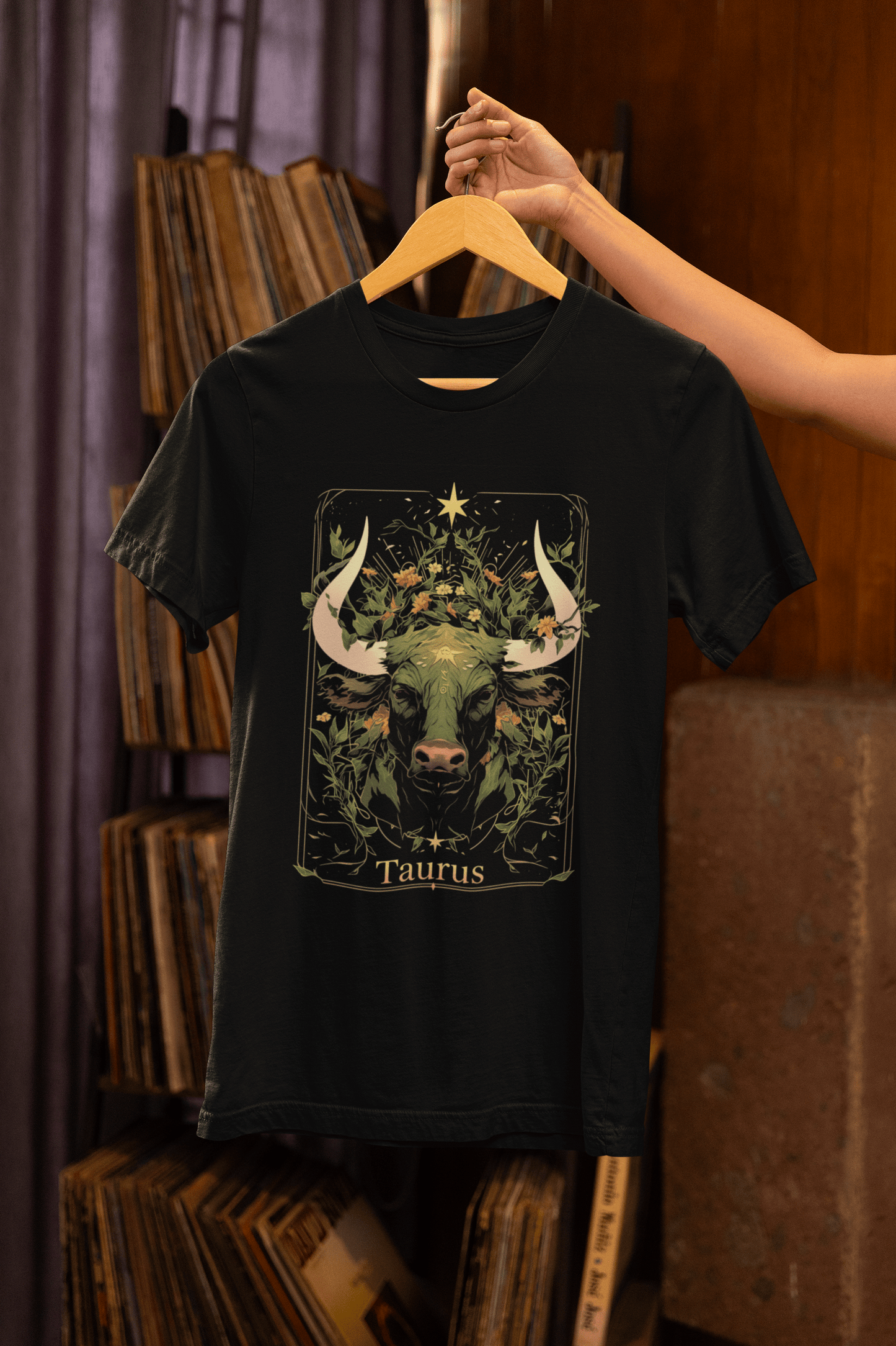 T-Shirt The Bull: Taurus Tarot Card T-Shirt