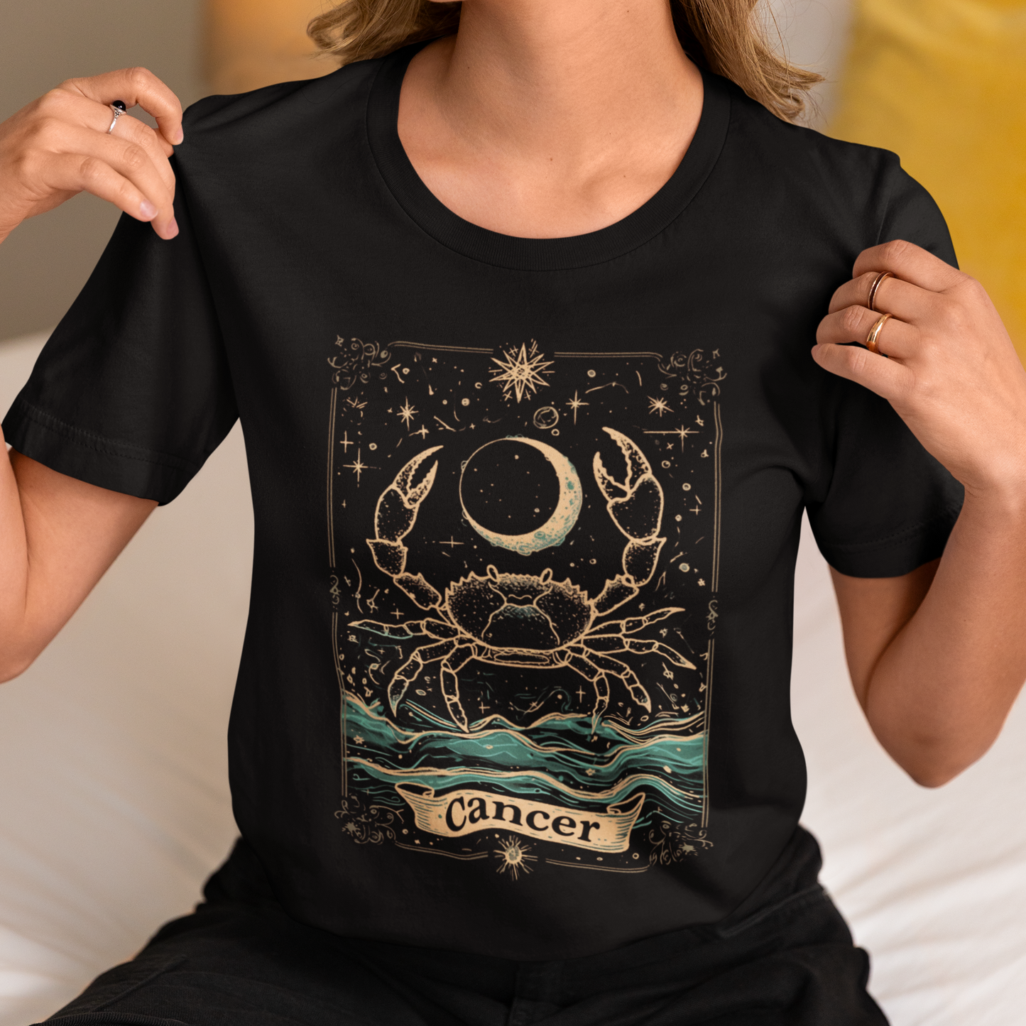 T-Shirt The Caring Crab: Cancer Tarot Card T-Shirt