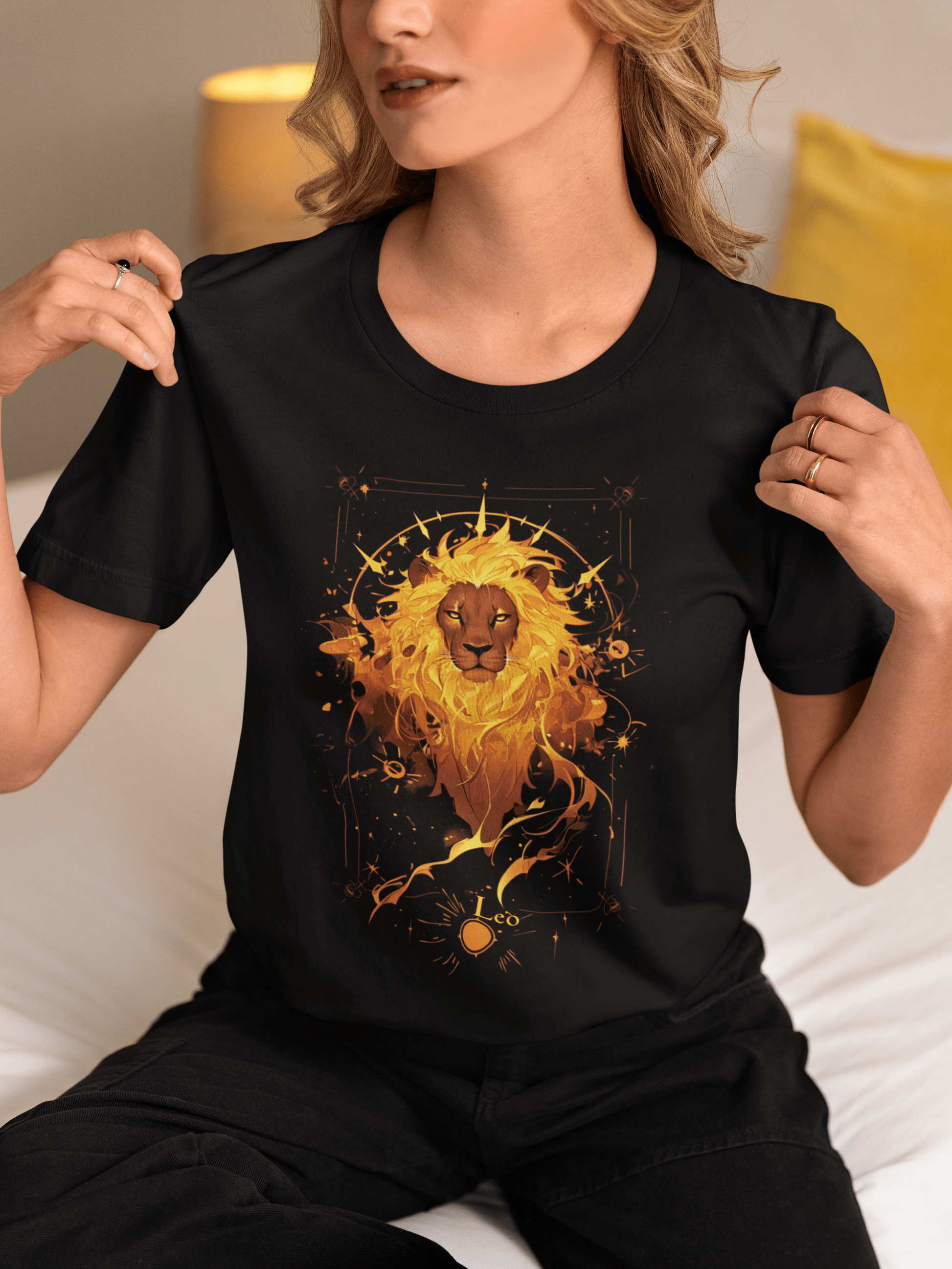 T-Shirt The Fiery Lion: Leo Tarot Card T-Shirt
