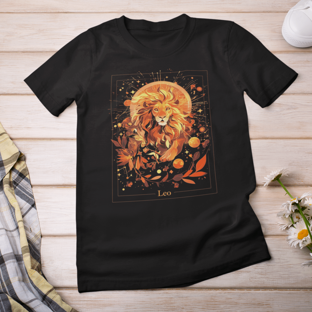 T-Shirt The Majestic Lion: Leo Tarot Card T-Shirt